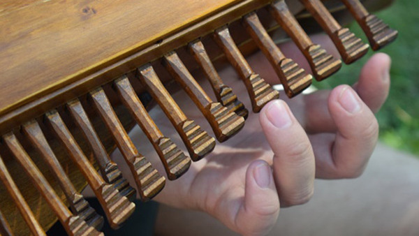 KRINGELFOLK - Mixed repertoire on kontrabasharpa
